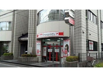 らくらく堂 与野本町整体院/目印は赤い看板の美容院!