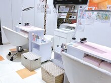 ネイルアンドまつ毛エクステ ルーナ イオンモール東久留米店の雰囲気(明るい店内にて、お待ちしております。)