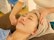 ヘッドリゾートの雰囲気（「お顔ほぐし」は、お顔のコリをとって小顔へ！リフトUP効果も）