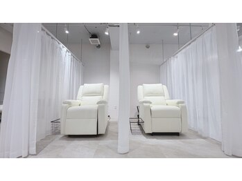 スピカ(Spica)の写真/ゆったりとしたリクライニングを2台ご用意。あまりの気持ちよさにお客様は高確率で眠られます！