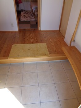 なごみ整体院/玄関の中