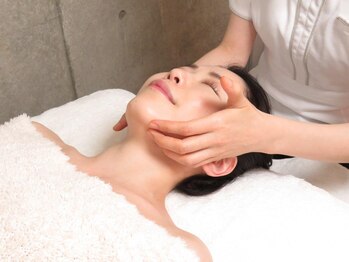 ラプリナーゼ 吉祥寺店(Raplit Nase)/施術2 お顔の下半分を矯正します