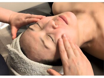 バンブー(bamboo)の写真/40代からのフェイスライン・姿勢・体型崩れに｜シルエットまで整え、若々しい印象へ導く土台からの統合ケア
