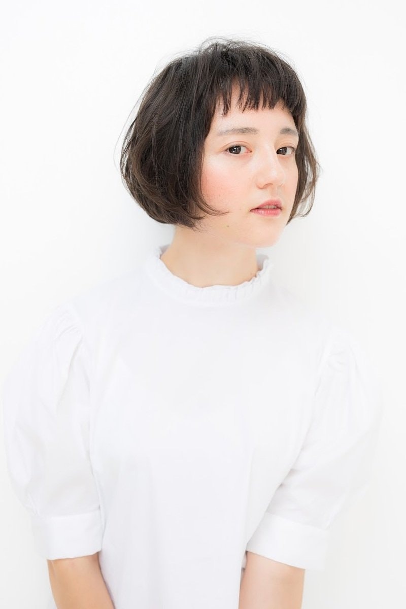 パッツン ショートヘアでモテを演出 クールの中に可愛らしさをプラスしよう ホットペッパービューティーマガジン パッツン ショートヘアでモテを演出 クールの中に可愛らしさをプラスしよう ホットペッパービューティーマガジン