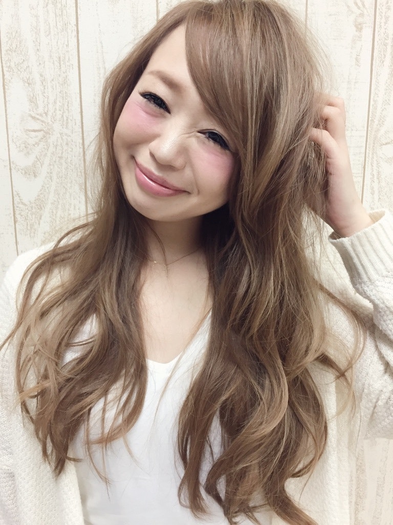 ミルクティーカラーの可能性♡透明感をとことん極める?欠かせないのはツヤ?のサムネイル画像