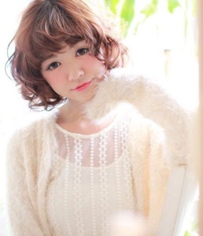 出会いの季節はミディアムにイメチェン!みんなの視線を集めるウェーブとはのサムネイル画像