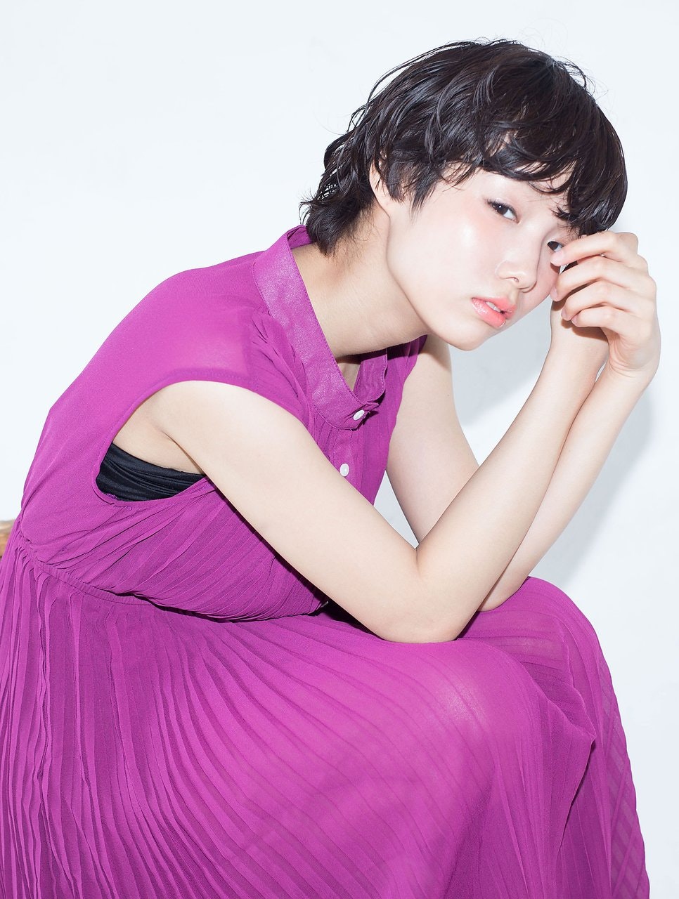 清楚に見えるヘアカラーと言えばやっぱり黒。ほんの少しアレンジを加えて黒髪美人を目指しましょ♡のサムネイル画像