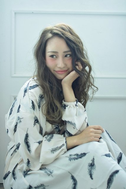外国人風パーマが大人かわいい ゆる ふわ くしゅっとしたリラックスヘアを楽しもう ホットペッパービューティーマガジン