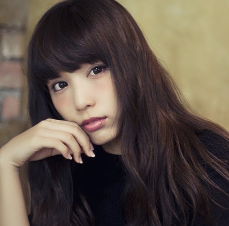 ぱっつんロング モデルや芸能人もやっている 3歳若返る大人可愛いスタイルでプチイメチェン ホットペッパービューティーマガジン ぱっつんロング モデルや芸能人もやっている 3歳若返る大人可愛いスタイルでプチイメチェン ホットペッパービューティーマガジン