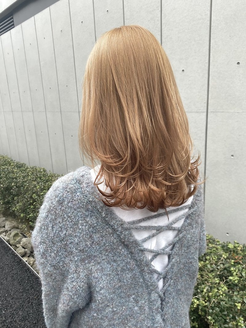 21年春のミルクティーベージュの髪色が大人可愛い フェミニンさが目一杯の髪型になる ホットペッパービューティーマガジン 21年春のミルクティーベージュの髪色が大人可愛い フェミニンさが目一杯の髪型になる ホットペッパービューティーマガジン