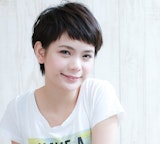 丸顔さんに似合うぱっつん前髪の法則とは♡バングの幅を狭くして大人可愛いを手に入れよう