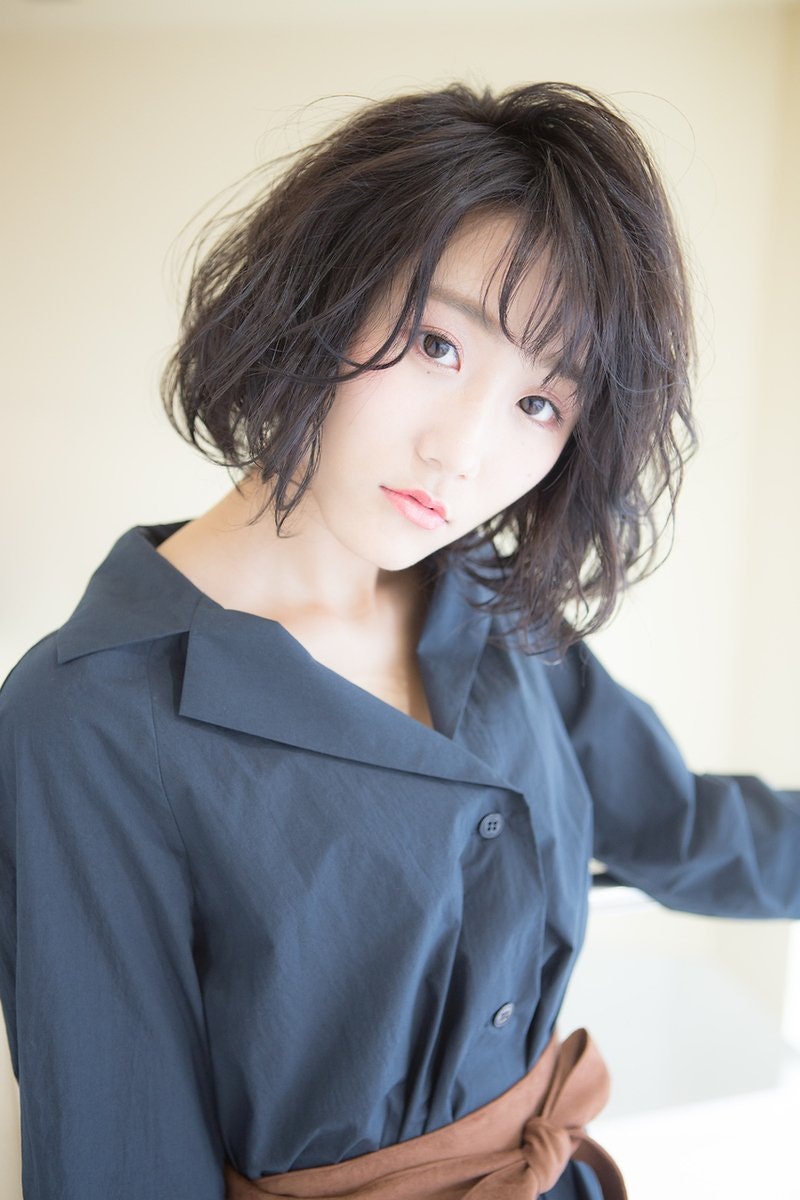 ネイビーのヘアカラー♡お肌になじむカラーを使いこなして半歩先行くオシャレをしてみましょのサムネイル画像