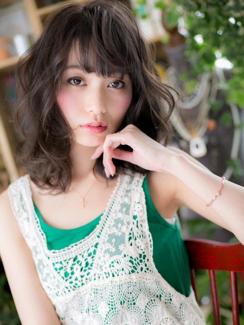 【2018・春】やっぱり黒髪♡ミディアムレングスでカジュアルに取り入れましょ!のサムネイル画像