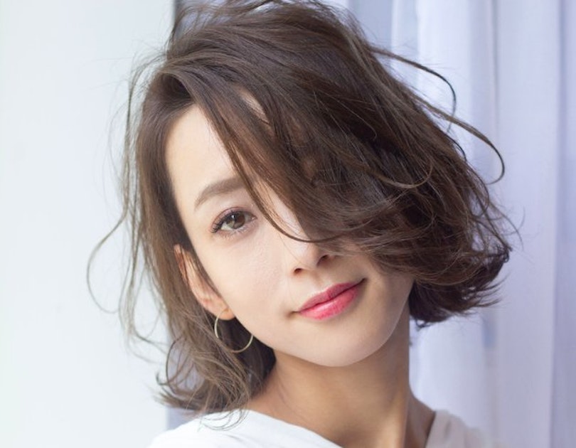 21春 最旬 グレー系 の髪色になるヘアカラーで手に入れる 海外セレブ風のこなれスタイル ホットペッパービューティーマガジン