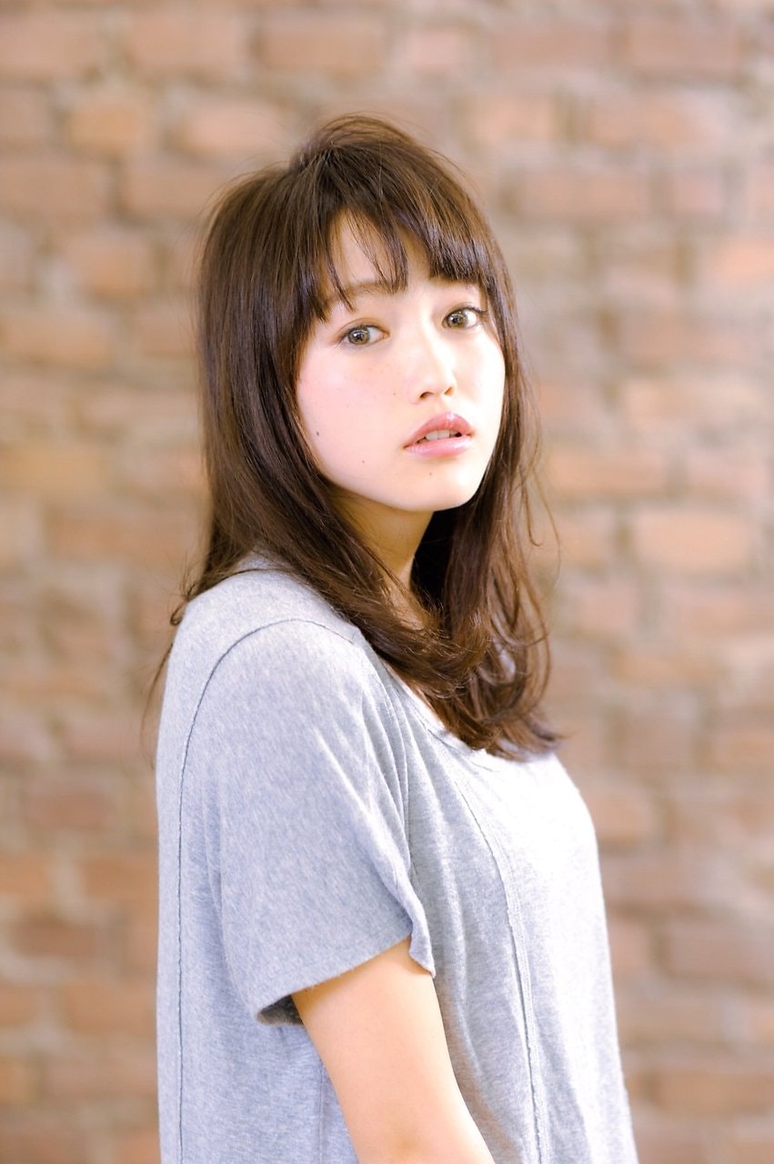 ストレートは髪型の基本!長さ別にいろんなバリエーションで楽しもうのサムネイル画像