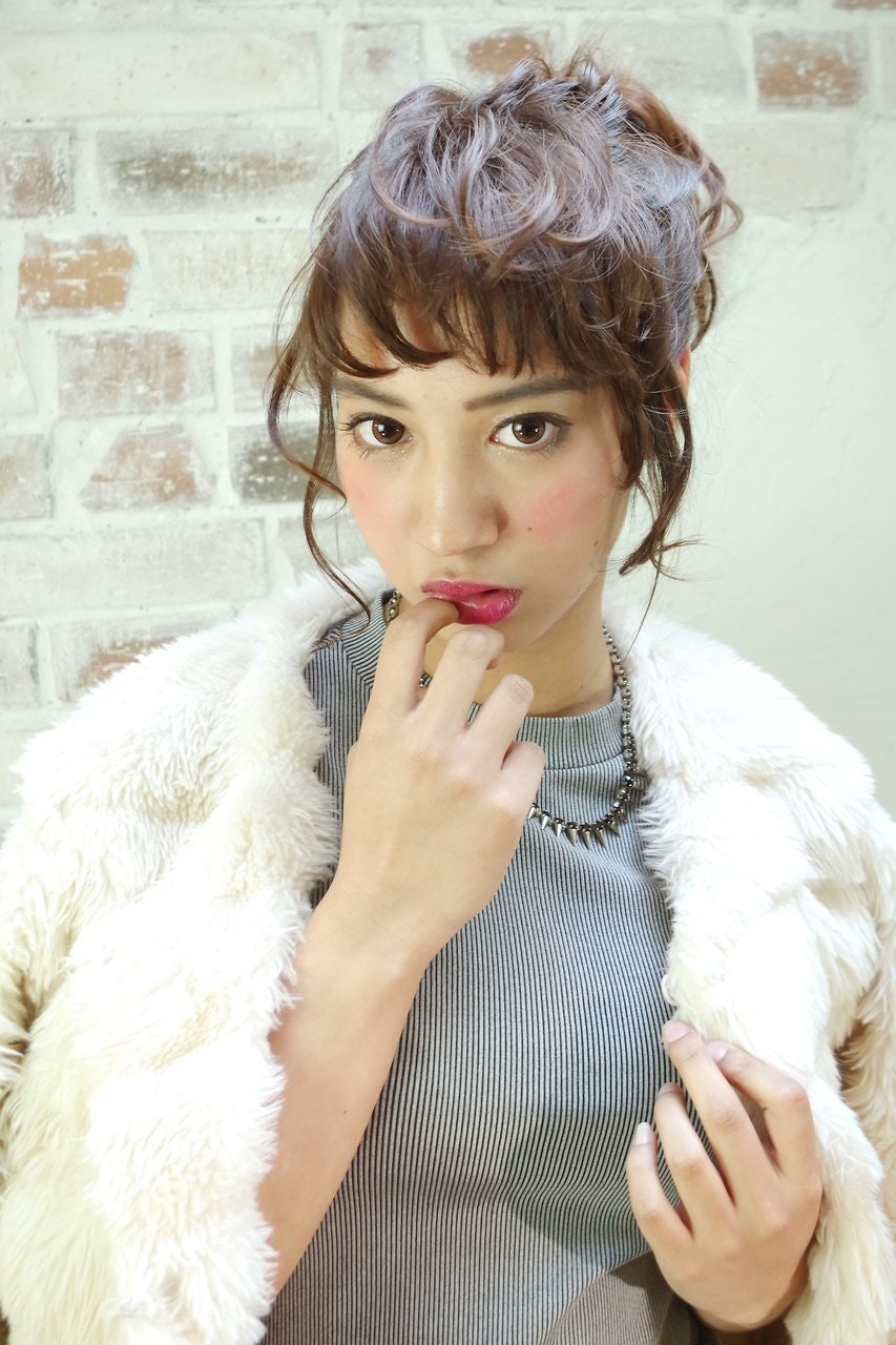 女子力もアップ♡おくれ毛ヘアアレンジ【うぶバング】でキュートな髪型に♪のサムネイル画像