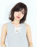 前髪からのぞく視線にキュン♡ちょっぴり長めのうざバングで魅せる！