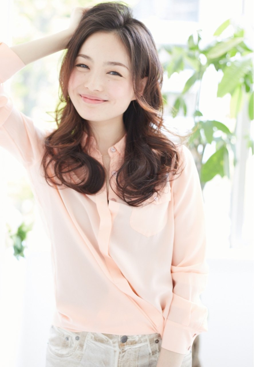 その前髪 伸ばしてみない 大人女子の魅力を引き出す 長め前髪でおしゃれな髪形に変身しよう ホットペッパービューティーマガジン