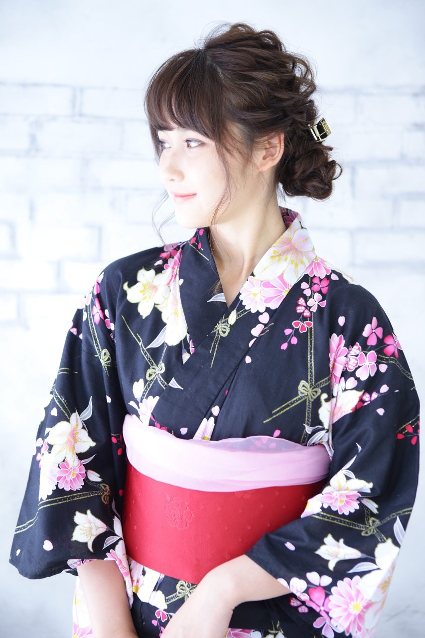 目指せ 浴衣美人 後ろ姿も決まる浴衣にぴったりなヘアアレンジ ホットペッパービューティーマガジン 目指せ 浴衣美人 後ろ姿も決まる浴衣にぴったりなヘアアレンジ ホットペッパービューティーマガジン