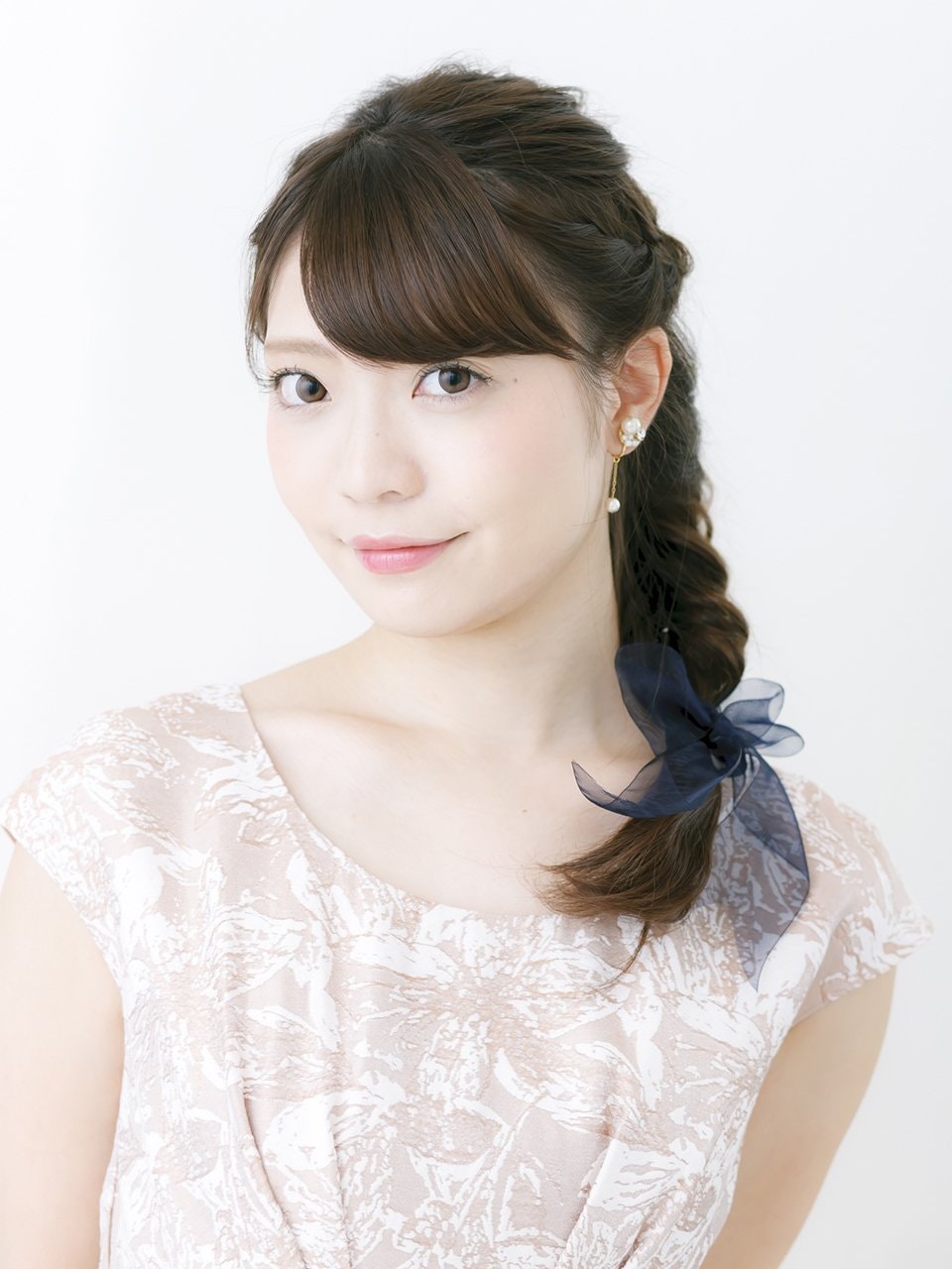 よそ行きで悩んだ時はこれ!清潔感のあるヘアアレンジで好印象ガールになろう♡のサムネイル画像