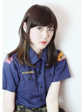 レトロなスパイスがほのかに薫る 70年代風の前髪でオシャ感あふれるヘアスタイル ホットペッパービューティーマガジン レトロなスパイスがほのかに薫る 70年代風の前髪でオシャ感あふれるヘアスタイル ホットペッパービューティーマガジン