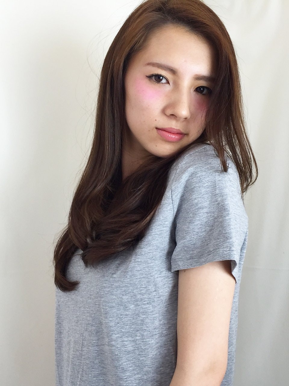 大人っぽいロングで攻めちゃおう ニュアンス別のロングヘアカタログ ホットペッパービューティーマガジン