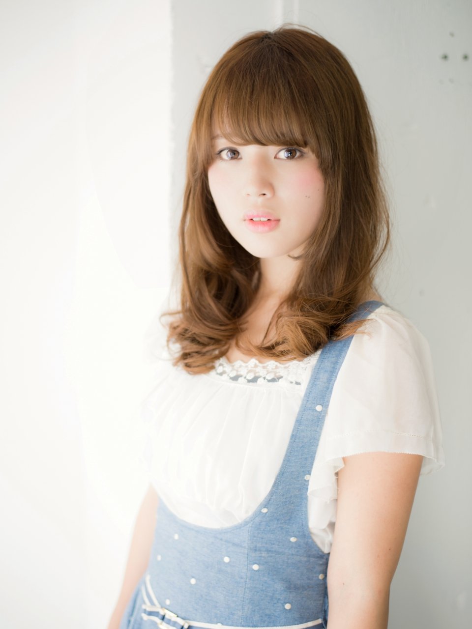 ワイドバングでイメチェン 広めの前髪でおしゃれに差をつけよう ホットペッパービューティーマガジン