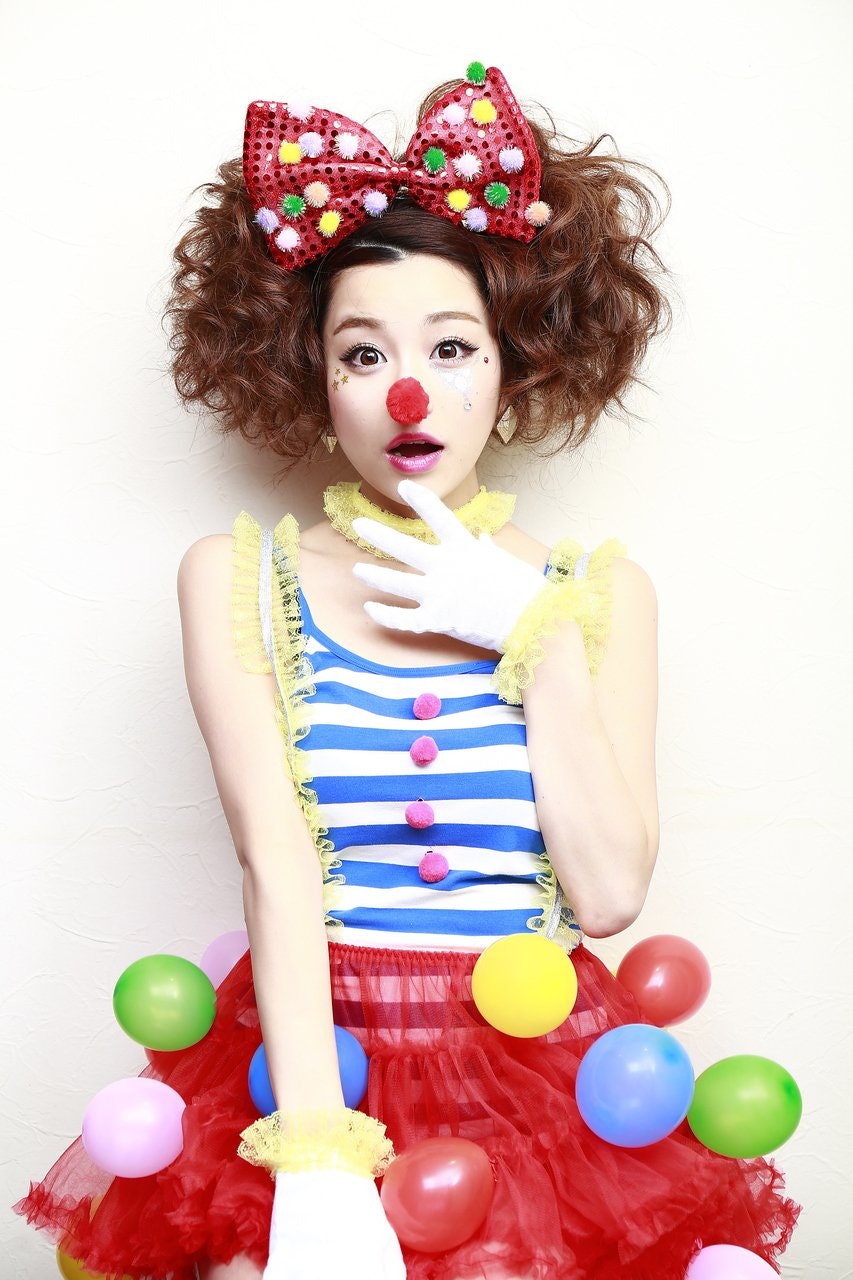 派手に演出?それともオシャレに楽しむ?【ハロウィンパーティー】のヘアアレンジのサムネイル画像