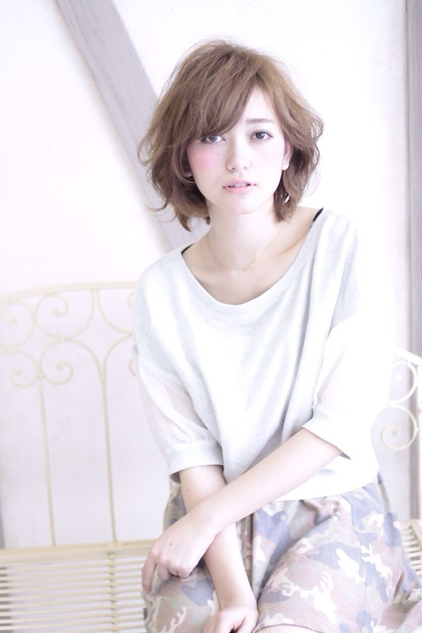 女の子がもっと可愛くなれる♡甘いミルクティーの髪色で乙女度向上計画!のサムネイル画像