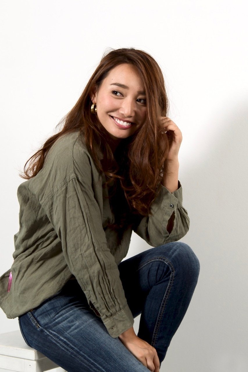 髪量が多い人必見!忙しい朝でも時短できる、一日崩れ知らずな簡単ヘアスタイルを作るコツ♡のサムネイル画像