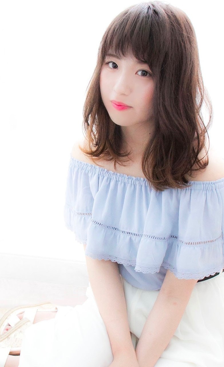 ふわふわのミディアムヘアが可愛い 柔らかな雰囲気で女性らしさをアピールしましょ ホットペッパービューティーマガジン