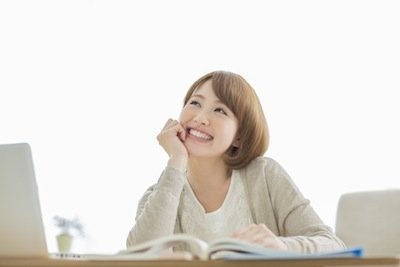 【顔型別】顔を小さく形良く見せたい!バランス良い小顔が叶うヘアのコツって!?のサムネイル画像