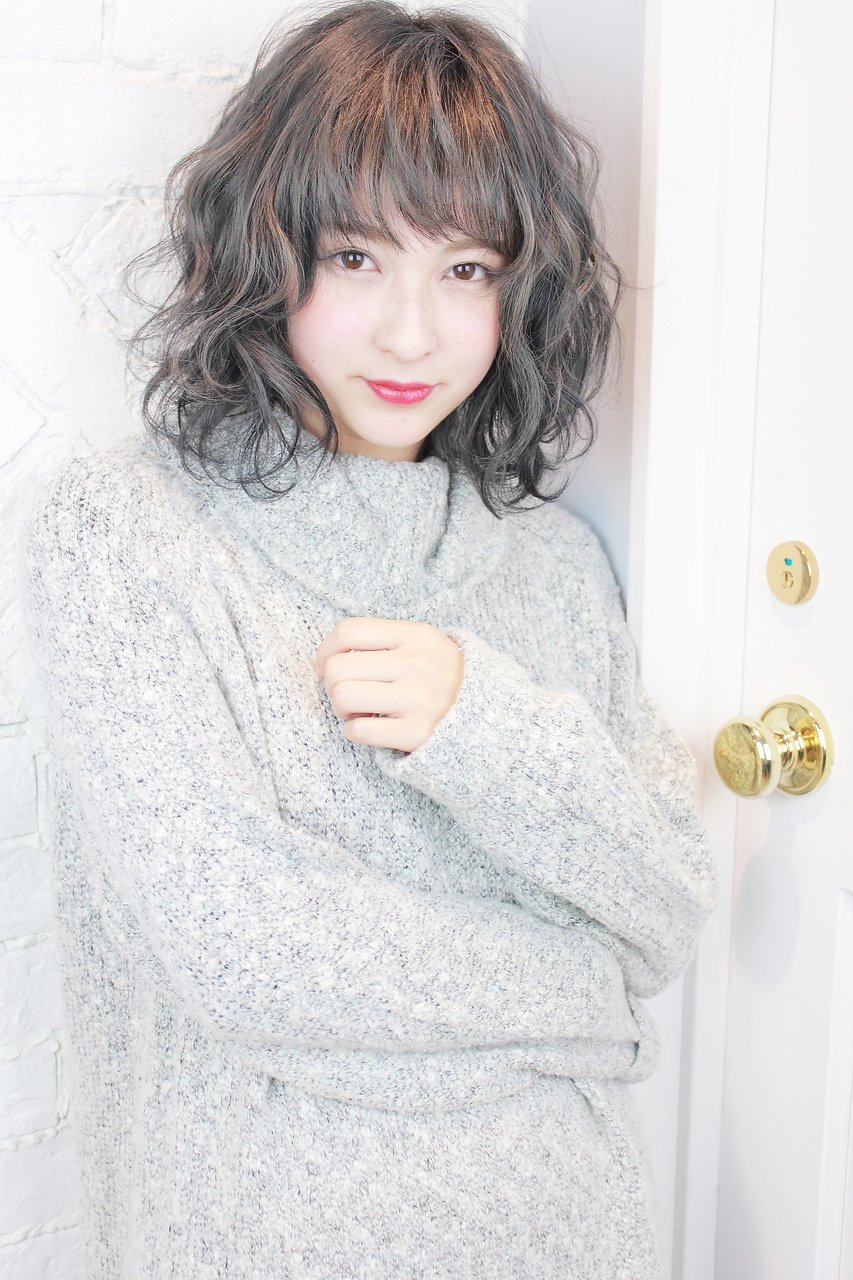 今一番気になる髪色はこれ ミステリアスでおしゃれな アッシュグレー のヘアカタログ ホットペッパービューティーマガジン 今一番気になる髪色はこれ ミステリアスでおしゃれな アッシュグレー のヘアカタログ ホットペッパービューティーマガジン