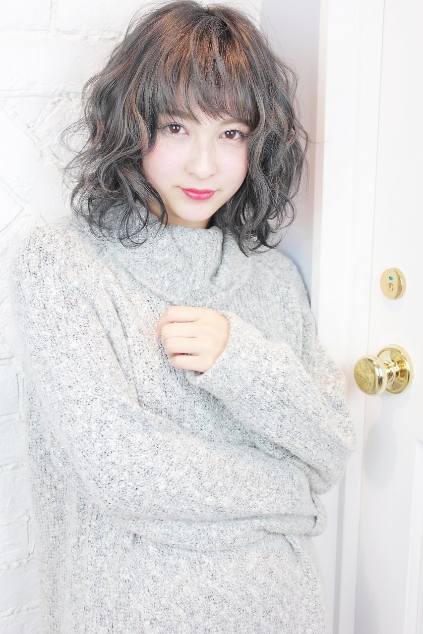 今一番気になる髪色はこれ♡ミステリアスでおしゃれな「アッシュグレー」のヘアカタログのサムネイル画像