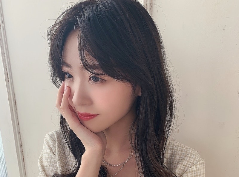 伸ばしかけ前髪とどう向き合う 今っぽ簡単スタイリングとアレンジ方法 ホットペッパービューティーマガジン 伸ばしかけ前髪とどう向き合う 今っぽ簡単スタイリングとアレンジ方法 ホットペッパービューティーマガジン
