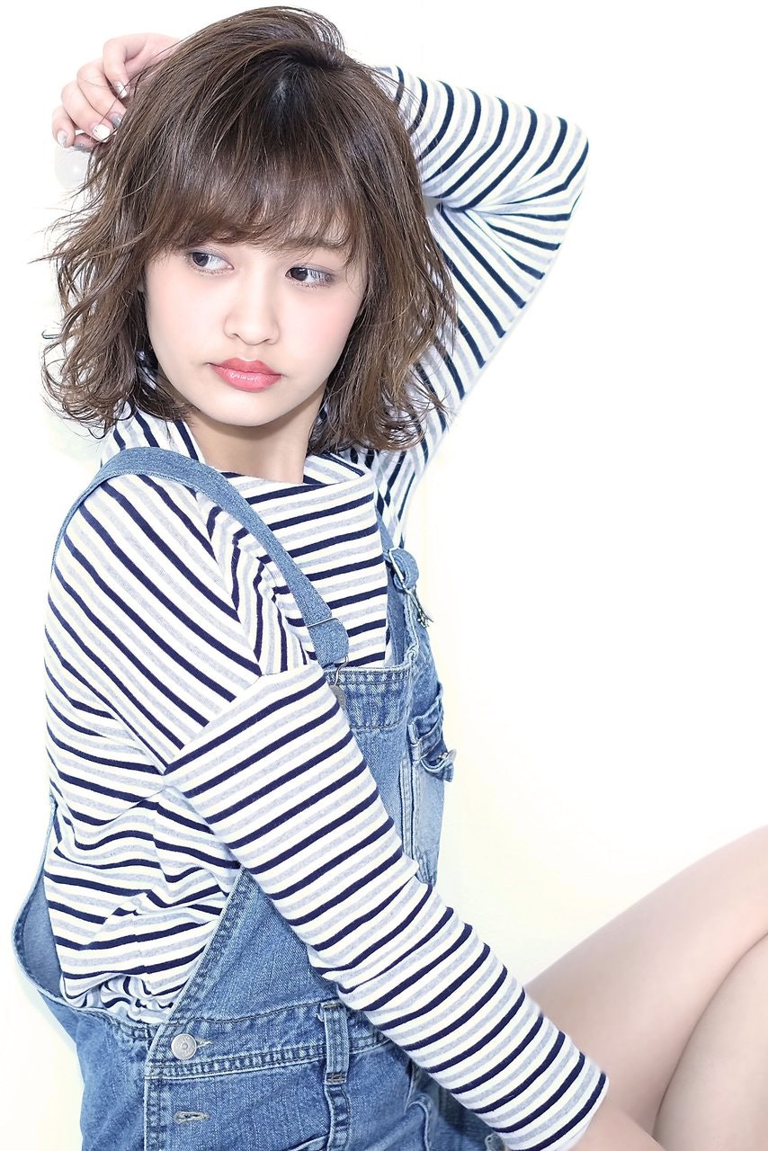 小粋な美女になりたい人はコレ♪スパイシーな雰囲気のウェービーボブのサムネイル画像