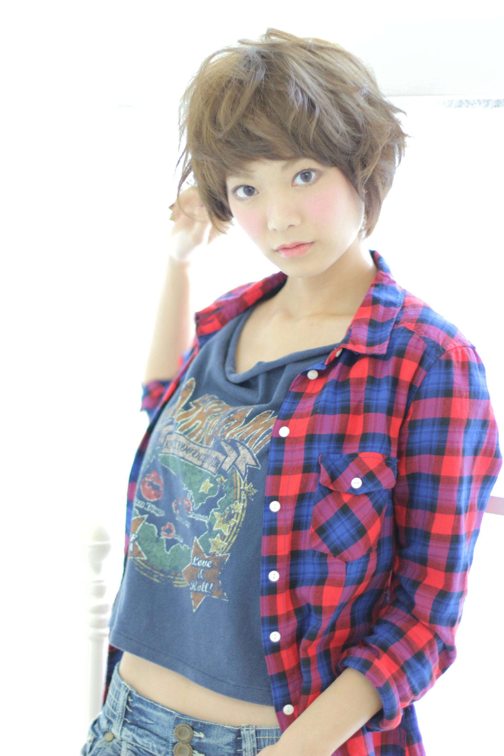 可愛さの魅力がたっぷり詰まった「ウルフカット」!キュートにヘアスタイルを決めちゃおう♡のサムネイル画像