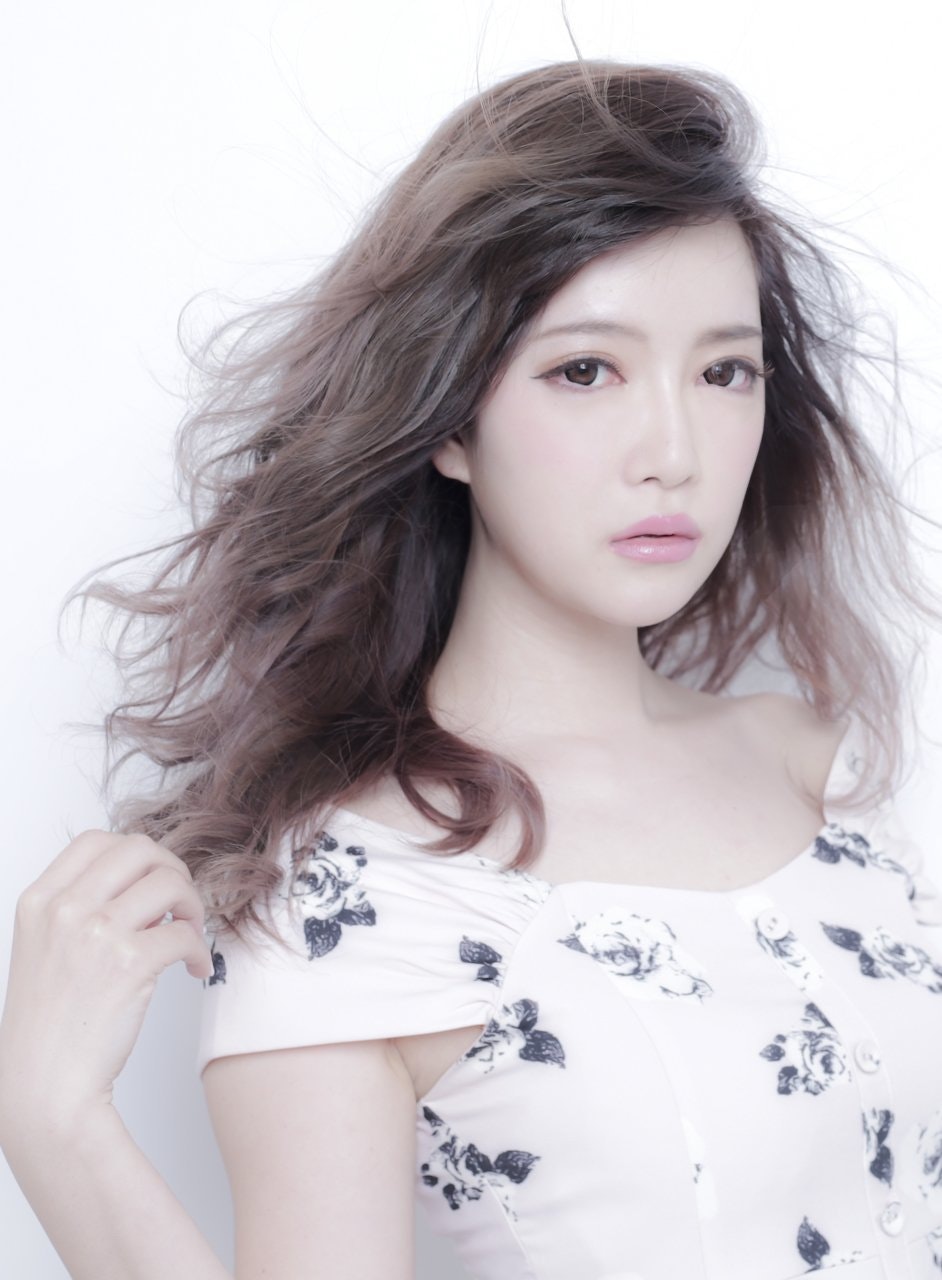 アッシュピンク で美人髪 みんなを虜にするシック エレガントなヘアカラーが今どき ホットペッパービューティーマガジン