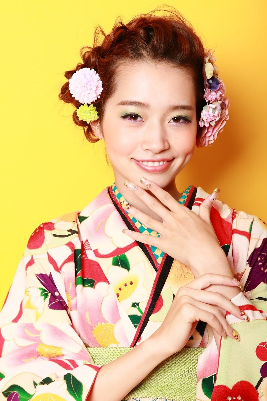 祝 ハタチ 一生に一度の 成人式 に オンリーワンの髪型で華をそえよう ホットペッパービューティーマガジン