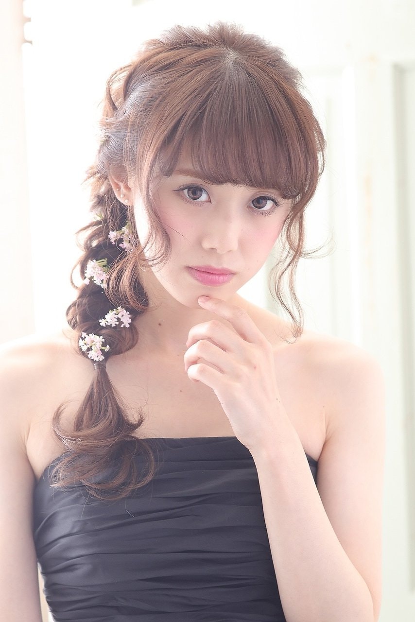 悩める花嫁さんにオススメ 1度きりのブライダル姿を惹き立てる髪色4選 ホットペッパービューティーマガジン 悩める花嫁さんにオススメ 1度きりのブライダル姿を惹き立てる髪色4選 ホットペッパービューティーマガジン
