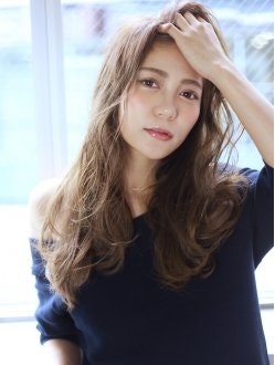 ロック調のグランジヘアが超クール 大人イメージのファッションでキメてみたい ホットペッパービューティーマガジン