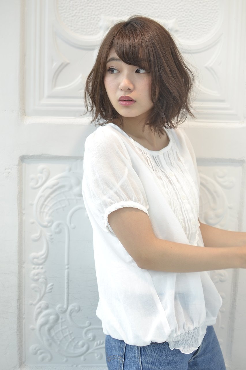 大人可愛いからセクシーまでお任せ 前下がりで魅せるミディアムヘアスタイル集 ホットペッパービューティーマガジン