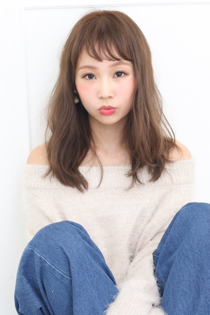 伸ばしかけの方にもおすすめ 前髪カットで旬な雰囲気を手に入れる ホットペッパービューティーマガジン 伸ばしかけの方にもおすすめ 前髪カットで旬な雰囲気を手に入れる ホットペッパービューティーマガジン