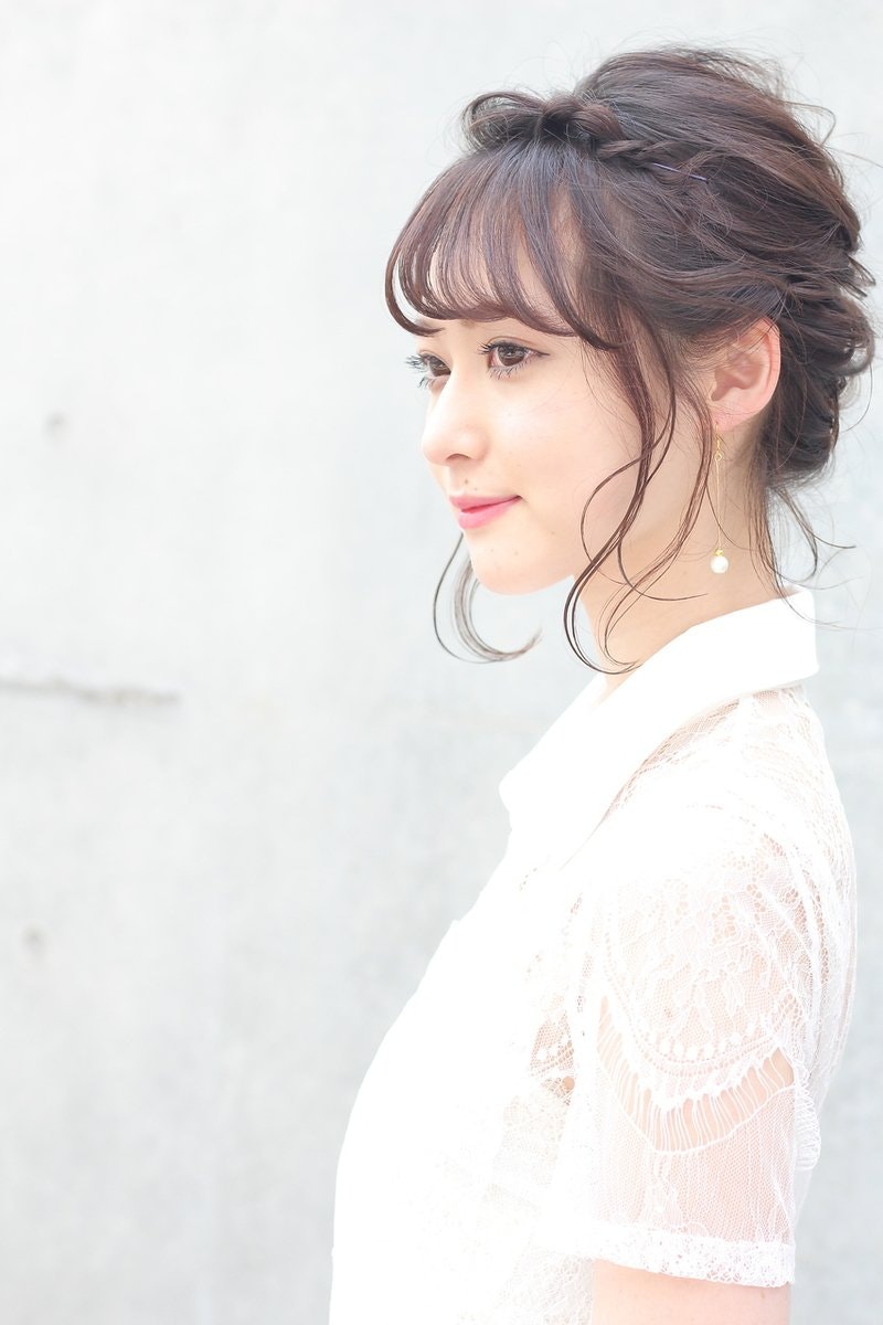 編み込みのヘアアレンジで女性らしさに花を添えて ボブからロングまでアレンジは無限大です ホットペッパービューティーマガジン 編み込みのヘアアレンジで女性らしさに花を添えて ボブからロングまでアレンジは無限大です ホットペッパービューティーマガジン