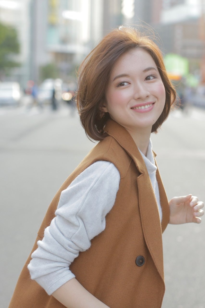 同窓会の髪型を完全攻略!ヘアセットは大人女性の「クラシカル」をキーワードにのサムネイル画像