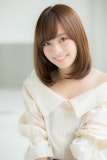 【斜めバング】で大人可愛く決めよう♪ショートからロングまで、前髪が決め手のヘアスタイル特集