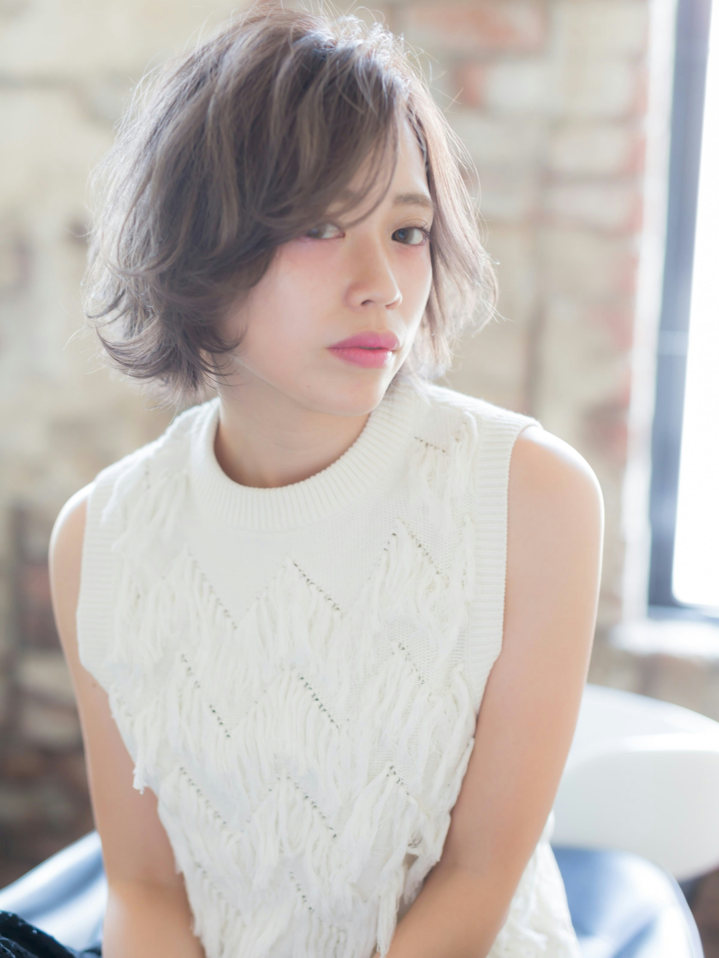 ショートヘアを無造作に仕上げておしゃれ感アップ ショートレイヤー で女性らしさを格上げしよう ホットペッパービューティーマガジン