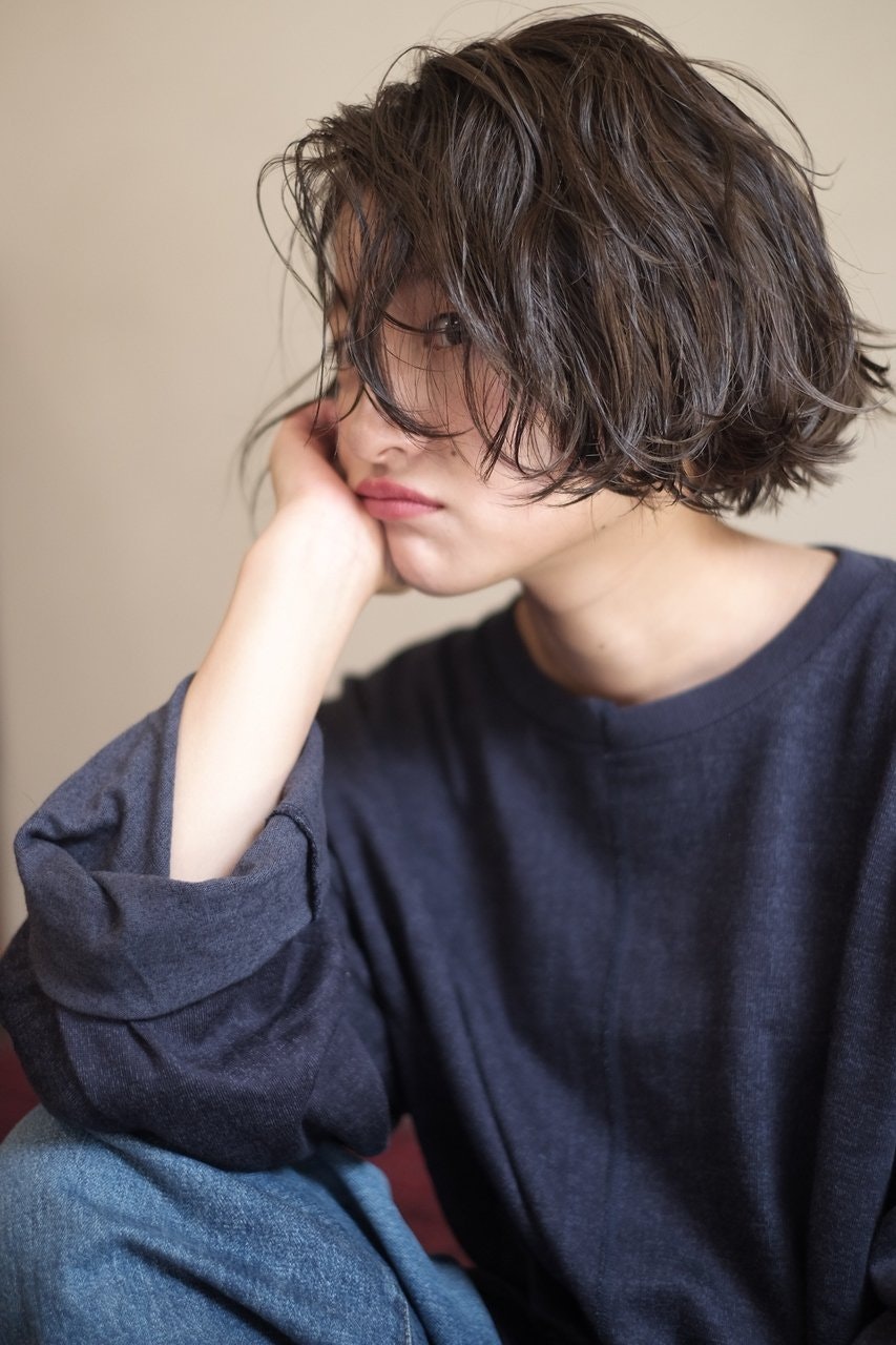 話題の「ブラントカット」とは?!カット方法&スタイル集【ショート編】のサムネイル画像