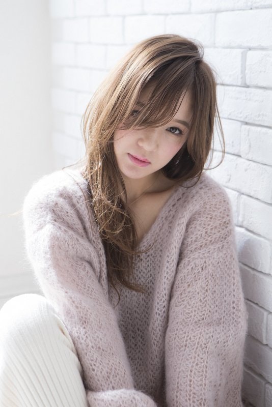 大人セクシーな巻き髪で女子力アップ♪トレンドの巻き髪スタイル特集のサムネイル画像