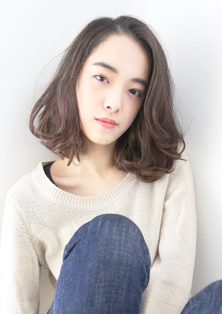 おしゃれは暗めの髪色で作る 大人シックに決まるダークカラーのヘアスタイル集 ホットペッパービューティーマガジン